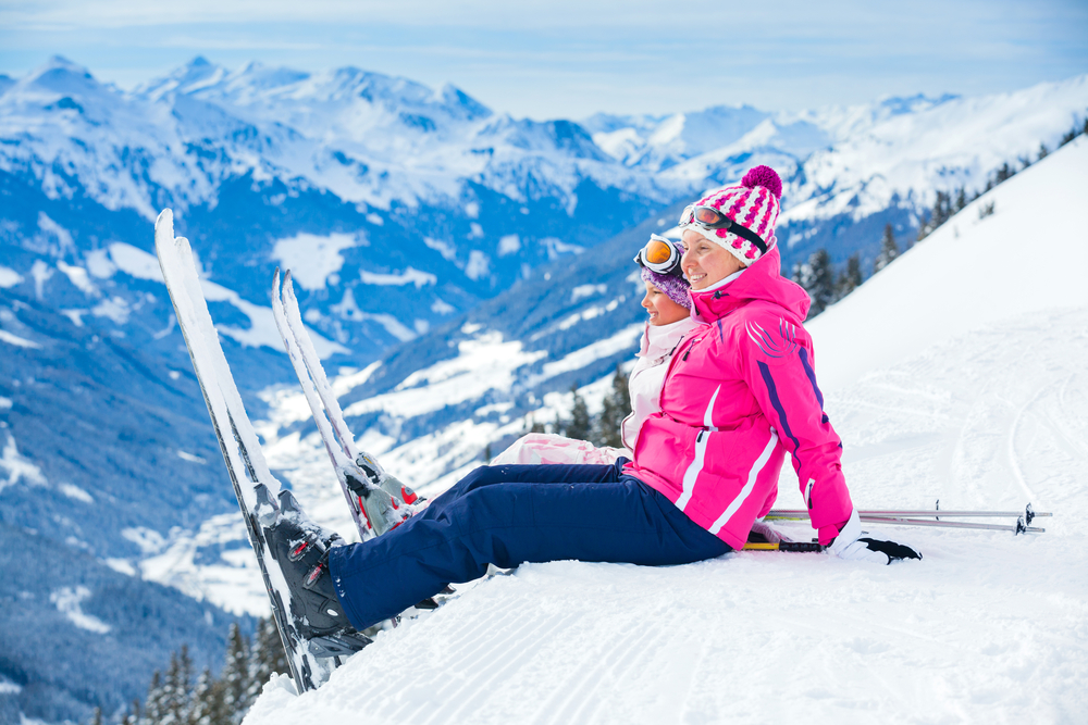 La tenue de ski femme : quel style adopter sur les pistes ?