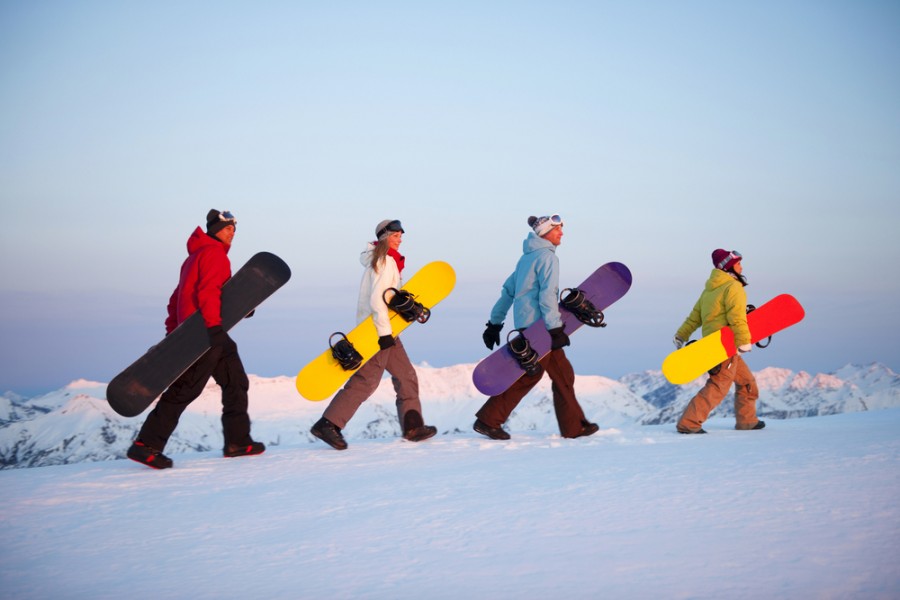 Planche de snowboard : en route sur les pistes de montagne