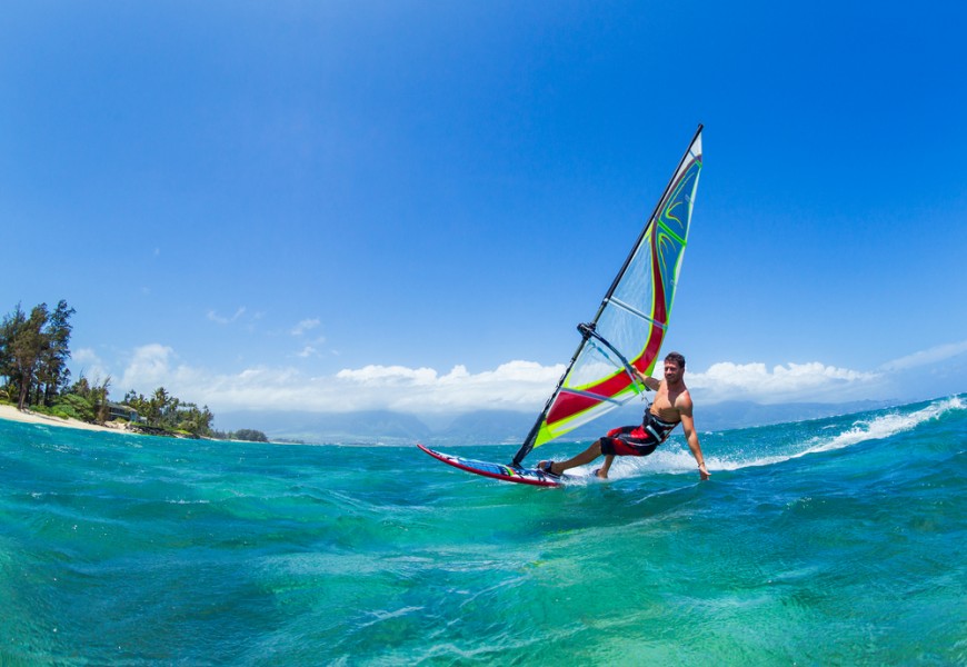 Planche à voile : nos conseils et astuces pour tout savoir !