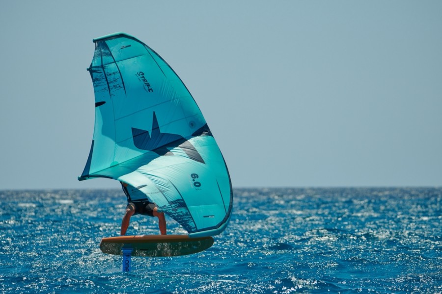 Découverte du Wing Surf : le sport nautique en vogue